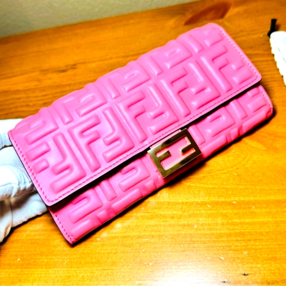 SOLD! NEW! Fendi Pink FF Nappa Matisse LeatherContinental Baguette Wallet